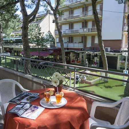 Hotel Colombo Ричоне Екстериор снимка