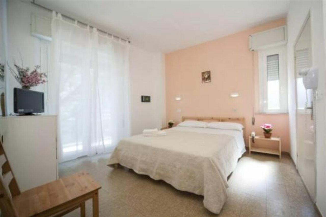 Hotel Colombo Ричоне Екстериор снимка