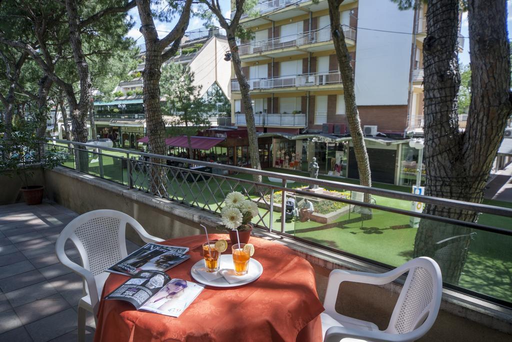 Hotel Colombo Ричоне Екстериор снимка