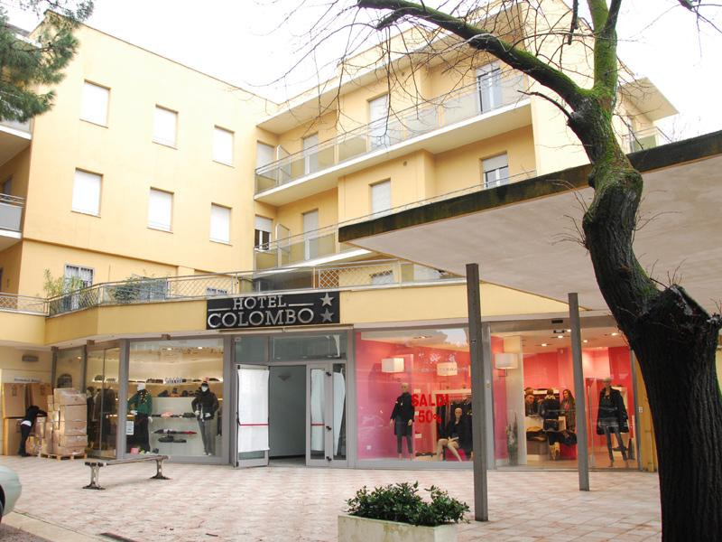 Hotel Colombo Ричоне Екстериор снимка